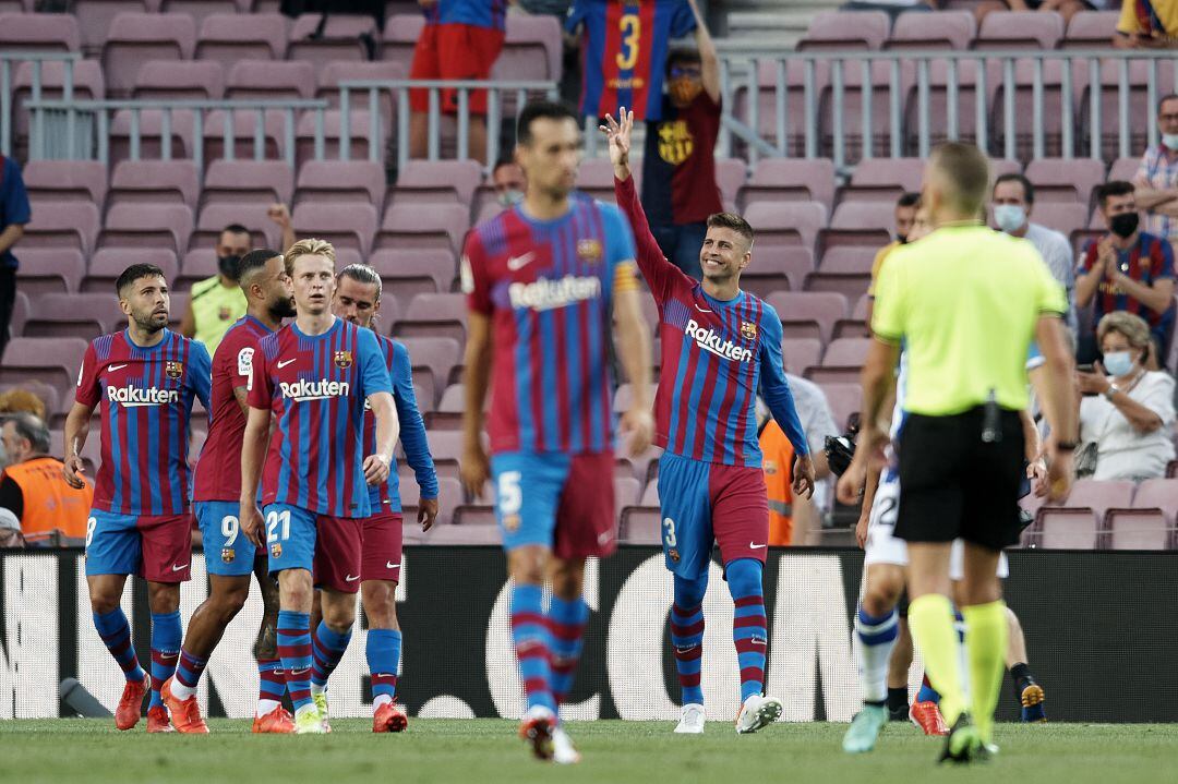 Piqué celebra el primer gol. 