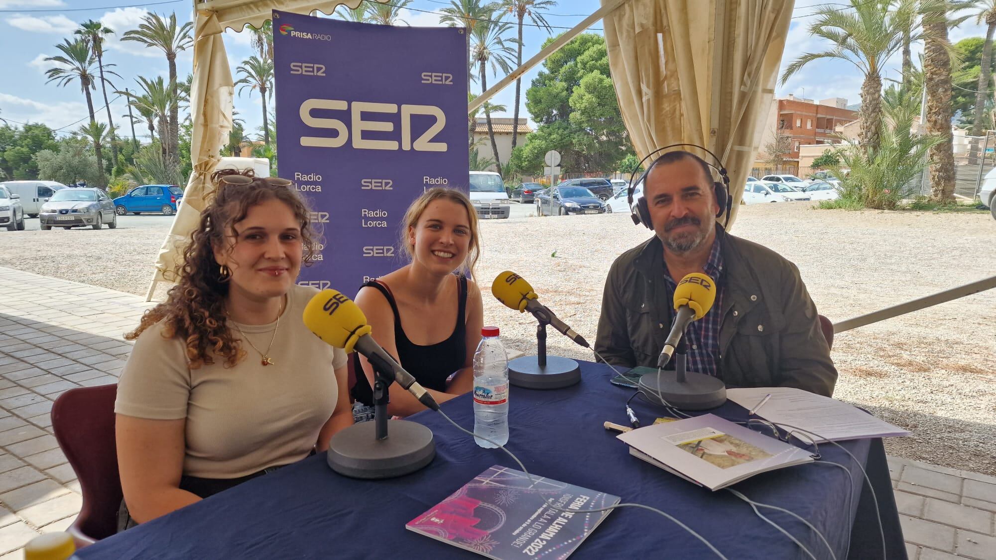 Noelia Valverde e Irene García, miembros de la Peña &#039;Sal Tocando&#039;