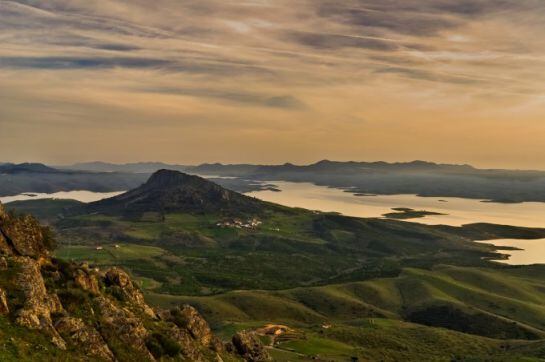 Vista del embalse de La Serena desde el castillo de Puebla de Alcocer