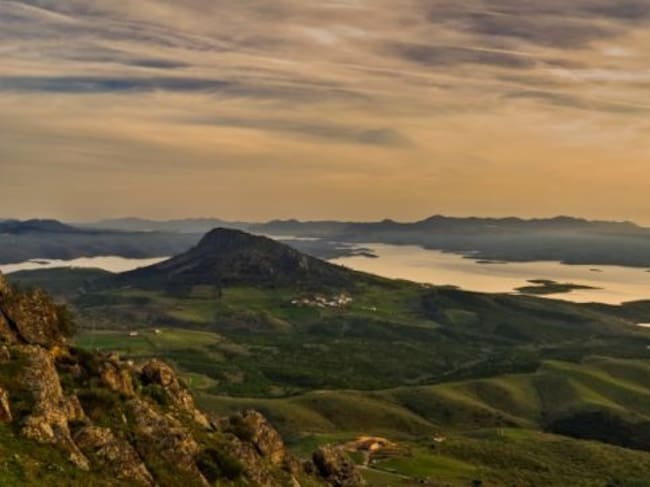 Vista del embalse de La Serena desde el castillo de Puebla de Alcocer