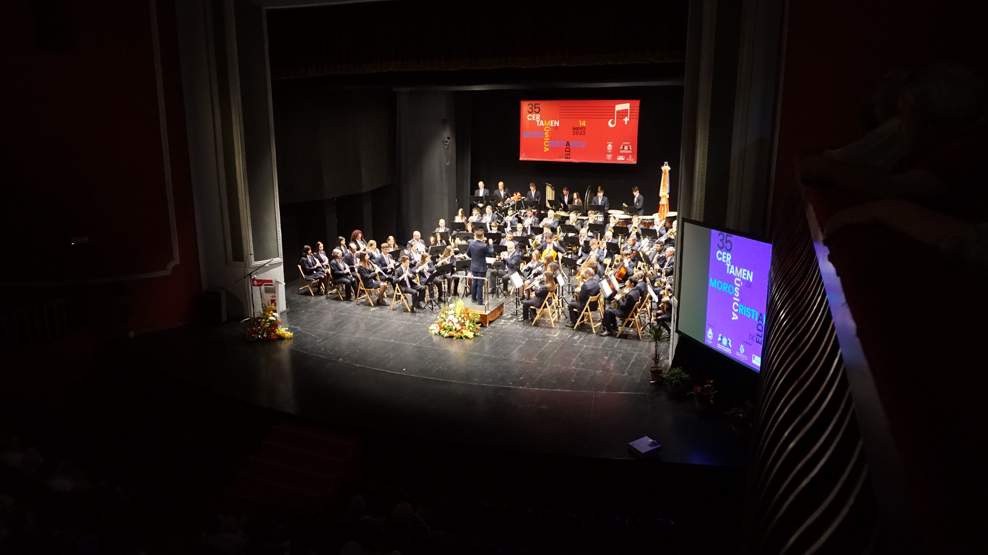 La Unión Lírica Pinosense iniciando el certamen con &#039;Carlos Coloma&#039;