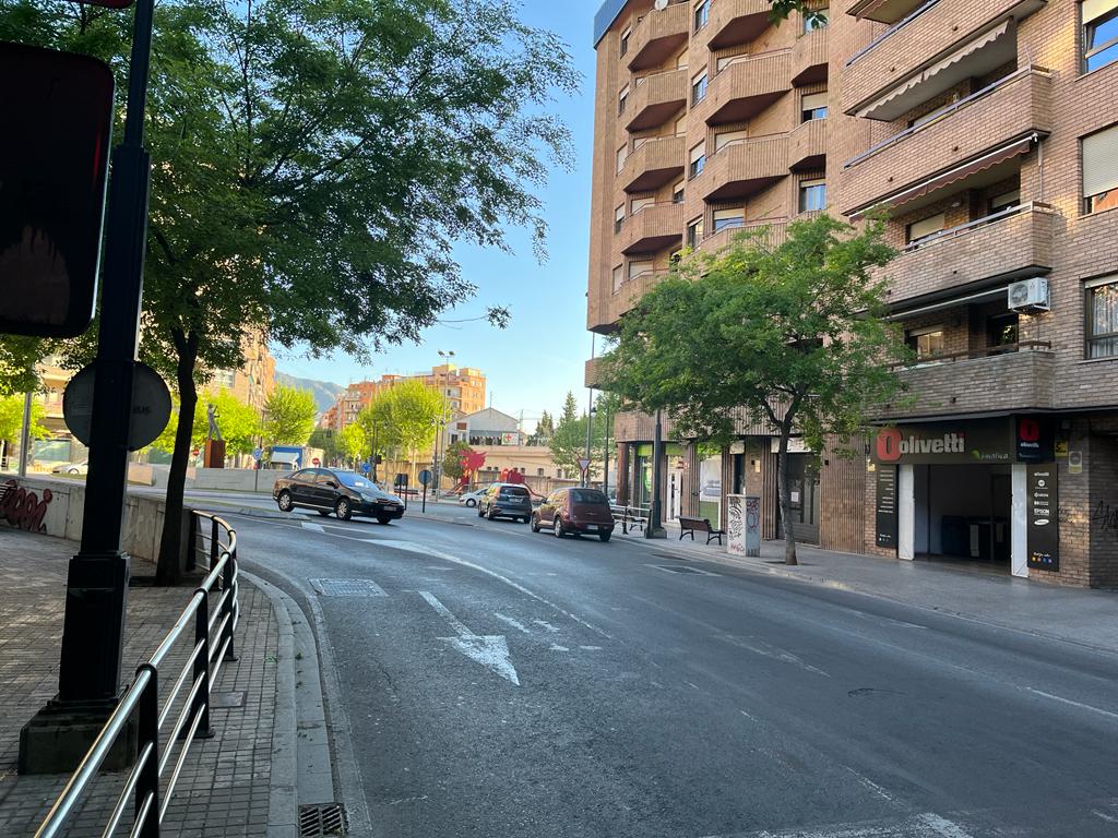 El trágico accidente se produjo en la calle Santa Rosa, cerca de la rotonda de Oliver.