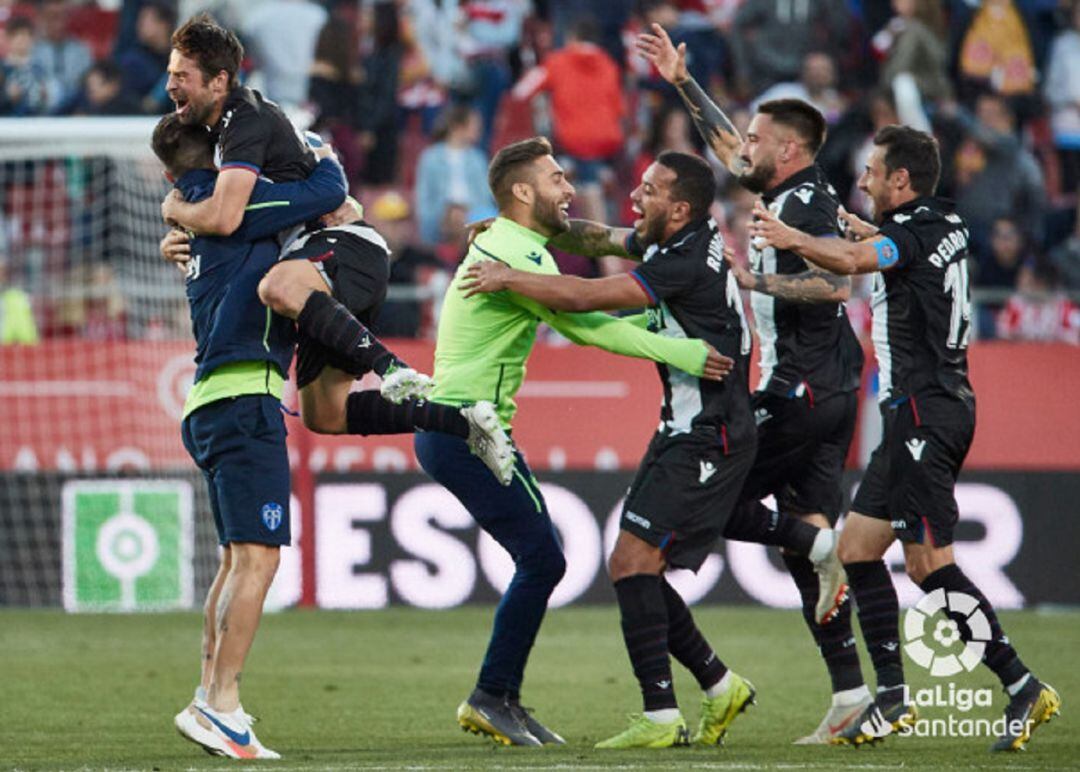 El Levante celebra la permanencia