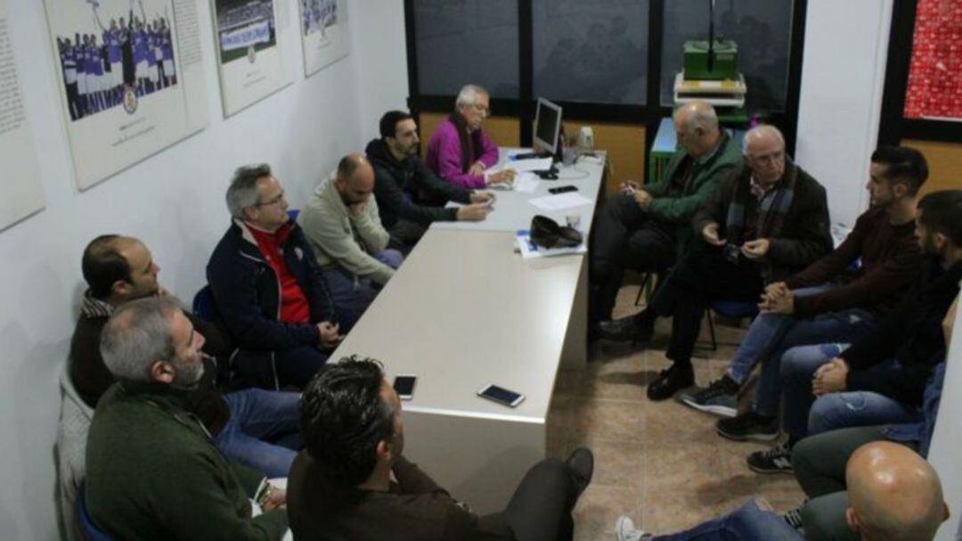 Momento de la reunión de la Junta con los capitanes