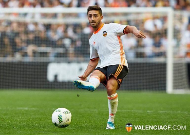 Nacho Gil en un partido con el Valencia