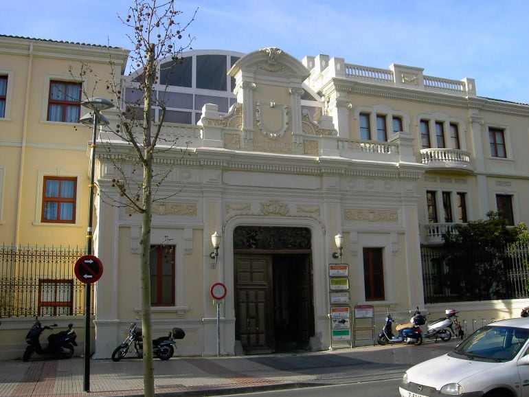 El Centro de Danza tiene su sede en el antiguo cuartel de Palafox, en la calle Domingo Miral 