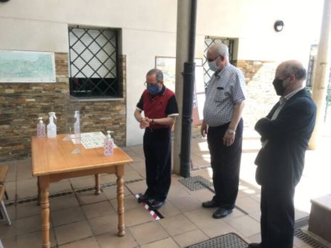 Se reabre con todas las medidas de seguridad