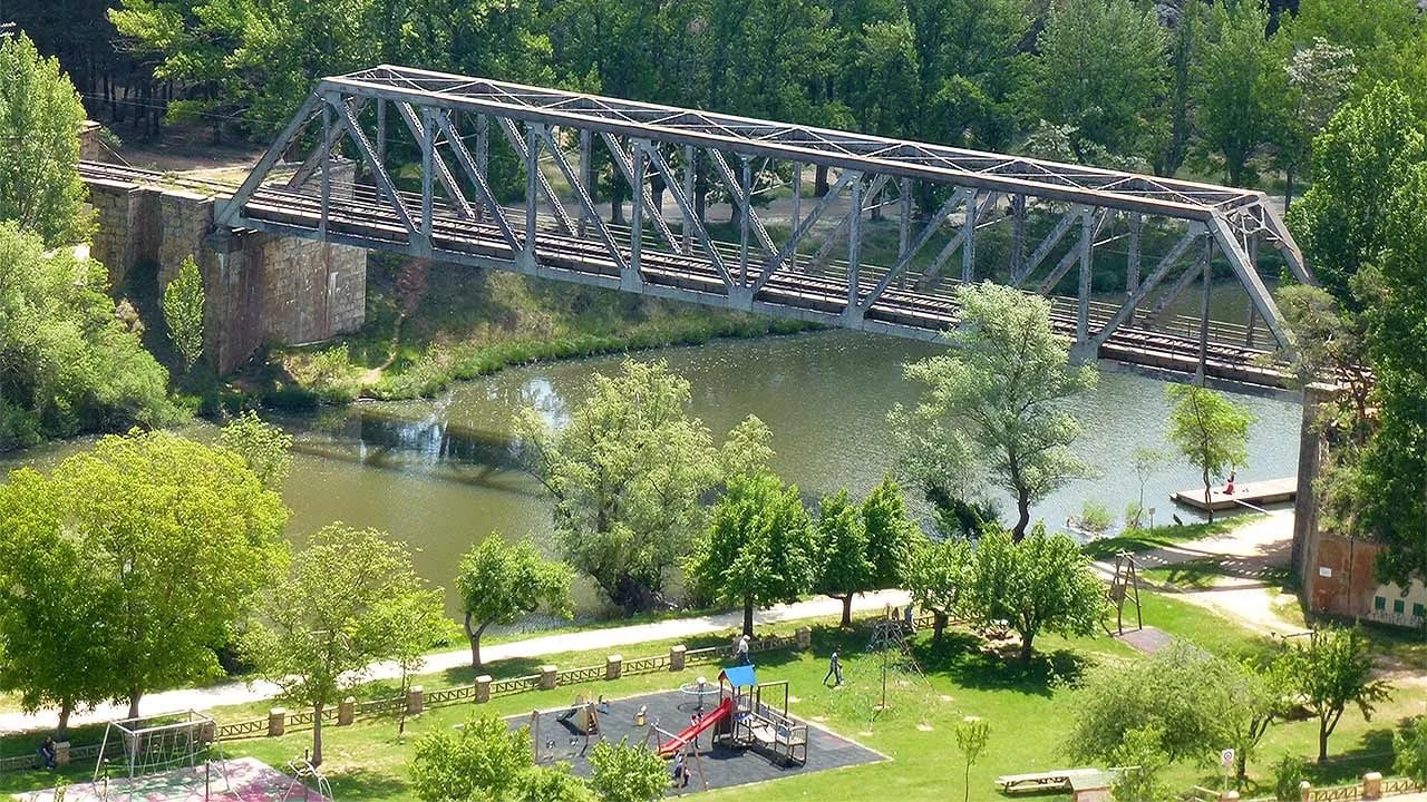 Rio Duero con el puente del hierro.