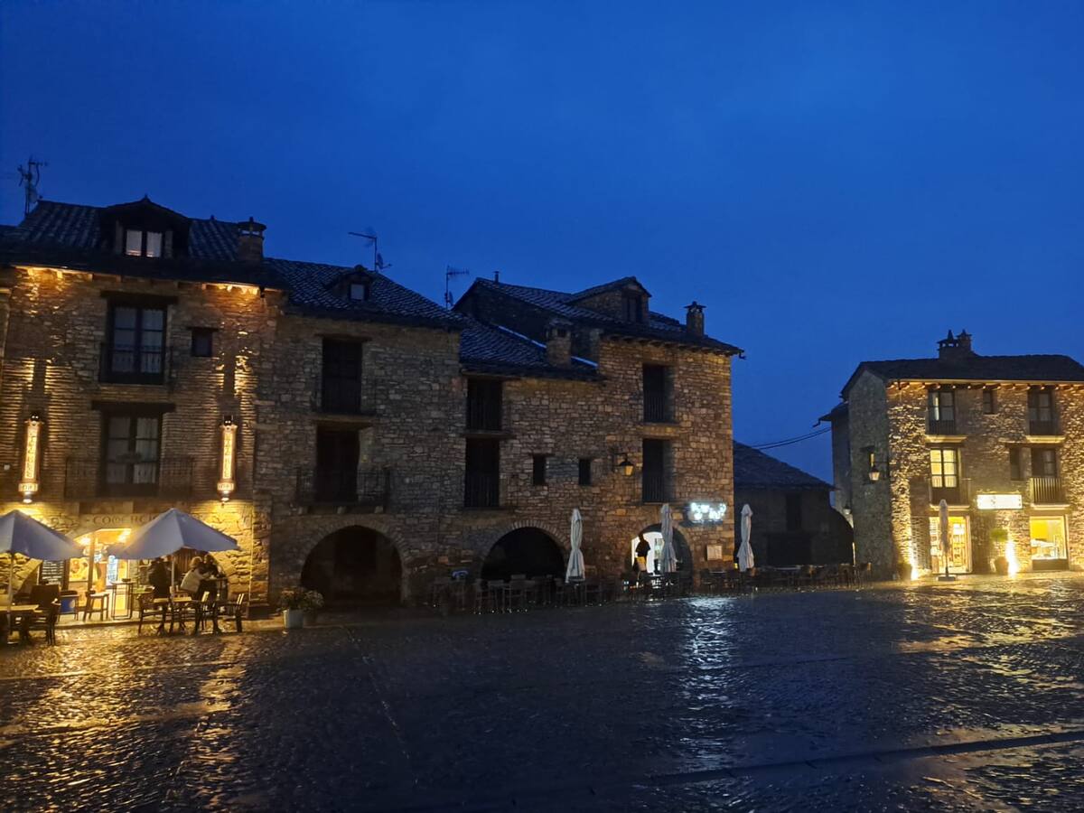 El turismo internacional vuelve a ser un revulsivo al comienzo de la primavera en Aínsa