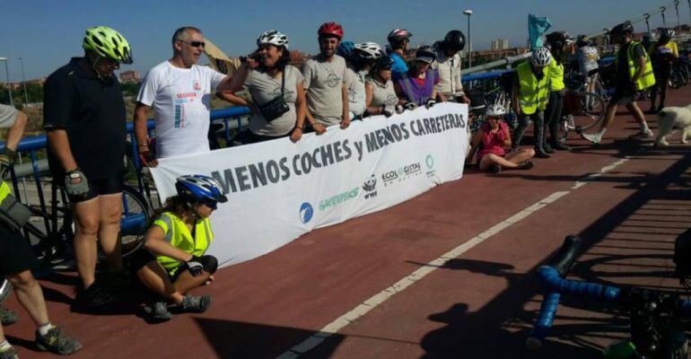 Ecologistas en acción amrchan en bicicleta por una Sierra &quot;limpia y segura&quot;