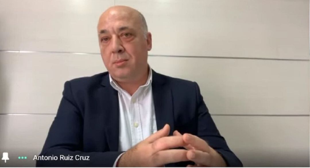 El presidente de la Diputación, Antonio Ruiz, en la rueda de prensa de hoy.