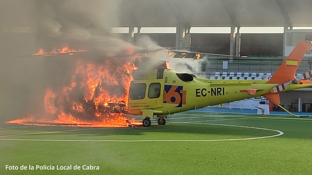 Helicóptero del 061 arde en Cabra cuando iba a trasladar a un paciente