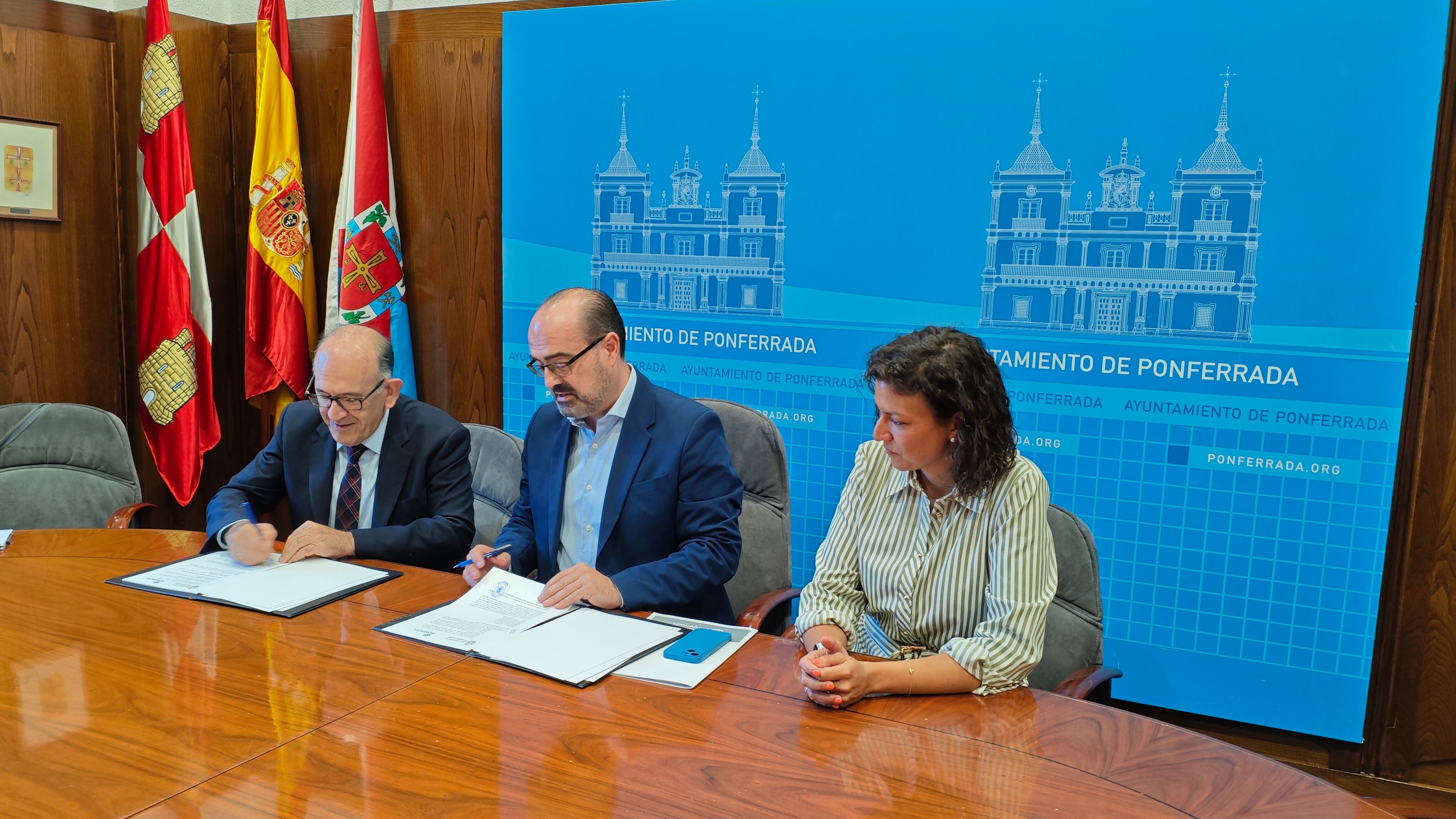 El alcalde, Marco Morala y el consejero Somacyl, José Manuel Jiménez