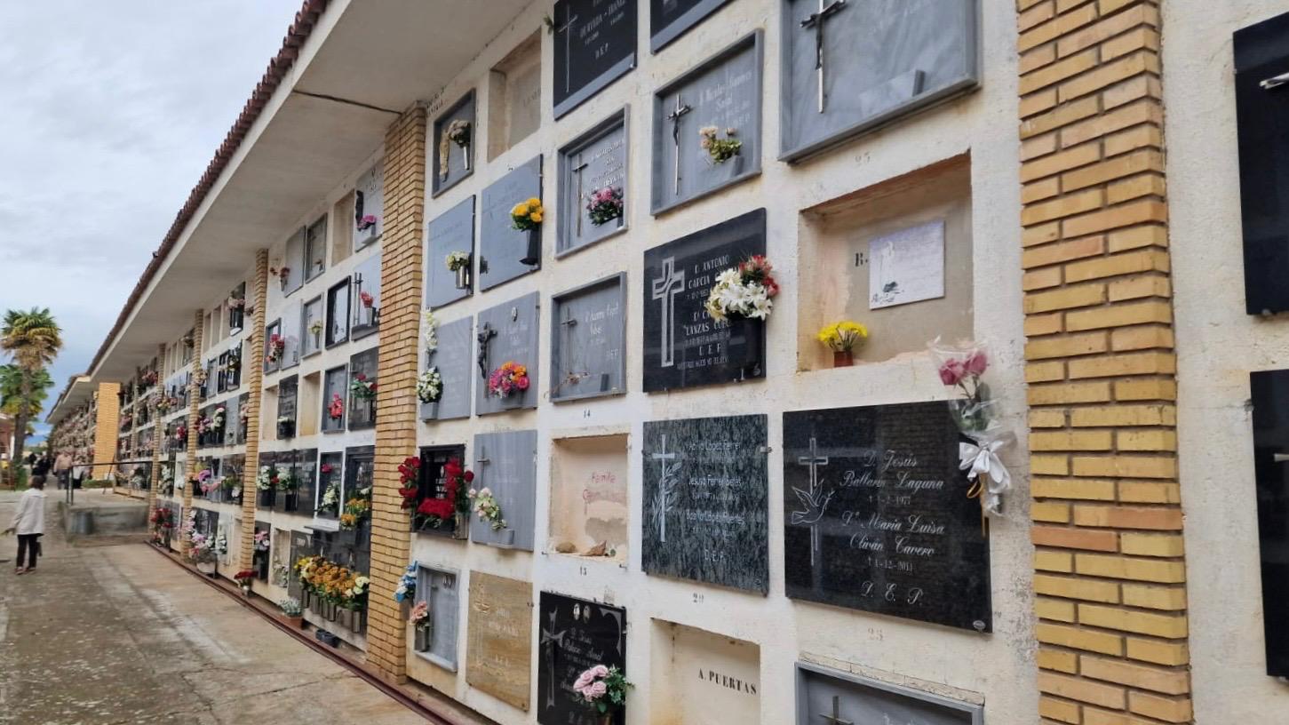 Cementerio de Huesca en el día de Todos los Santos