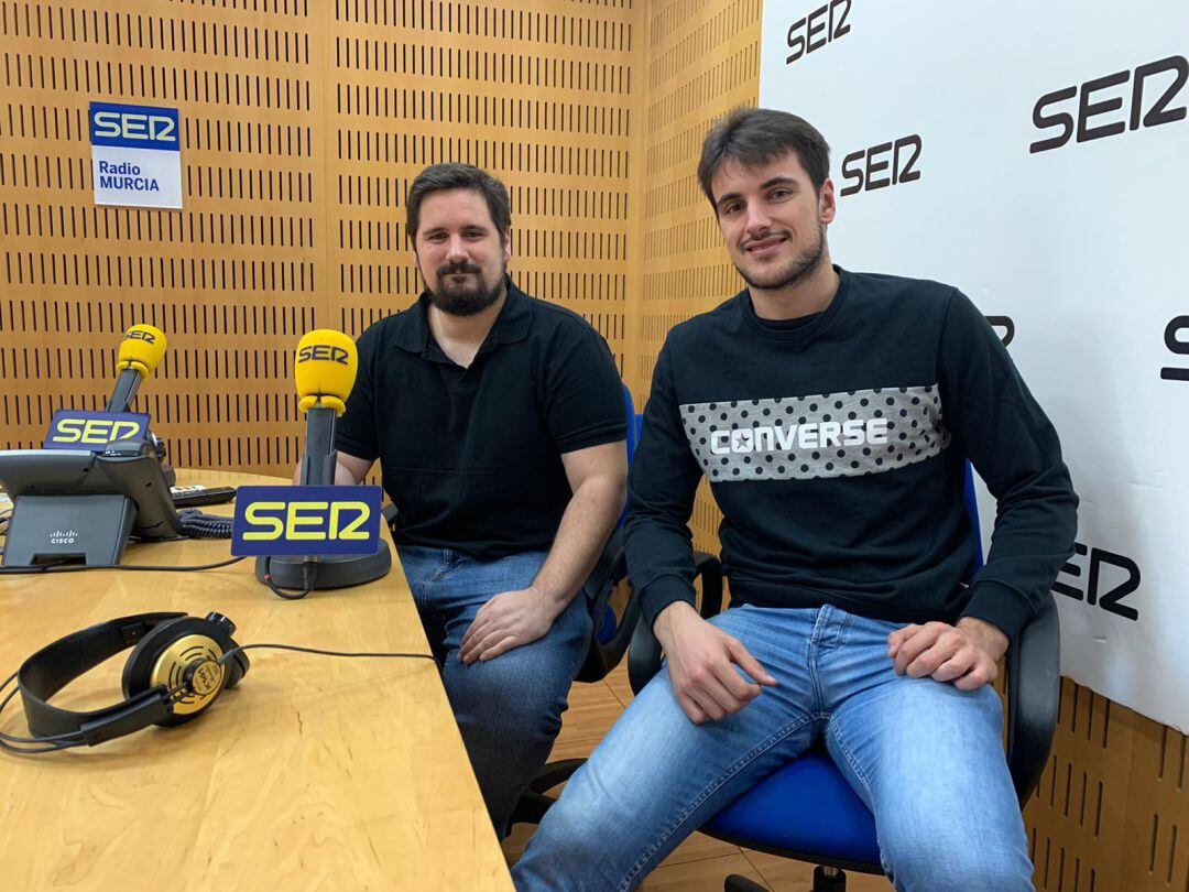 Luis Hidalgo y Pablo Sánchez en los estudios de la Cadena SER