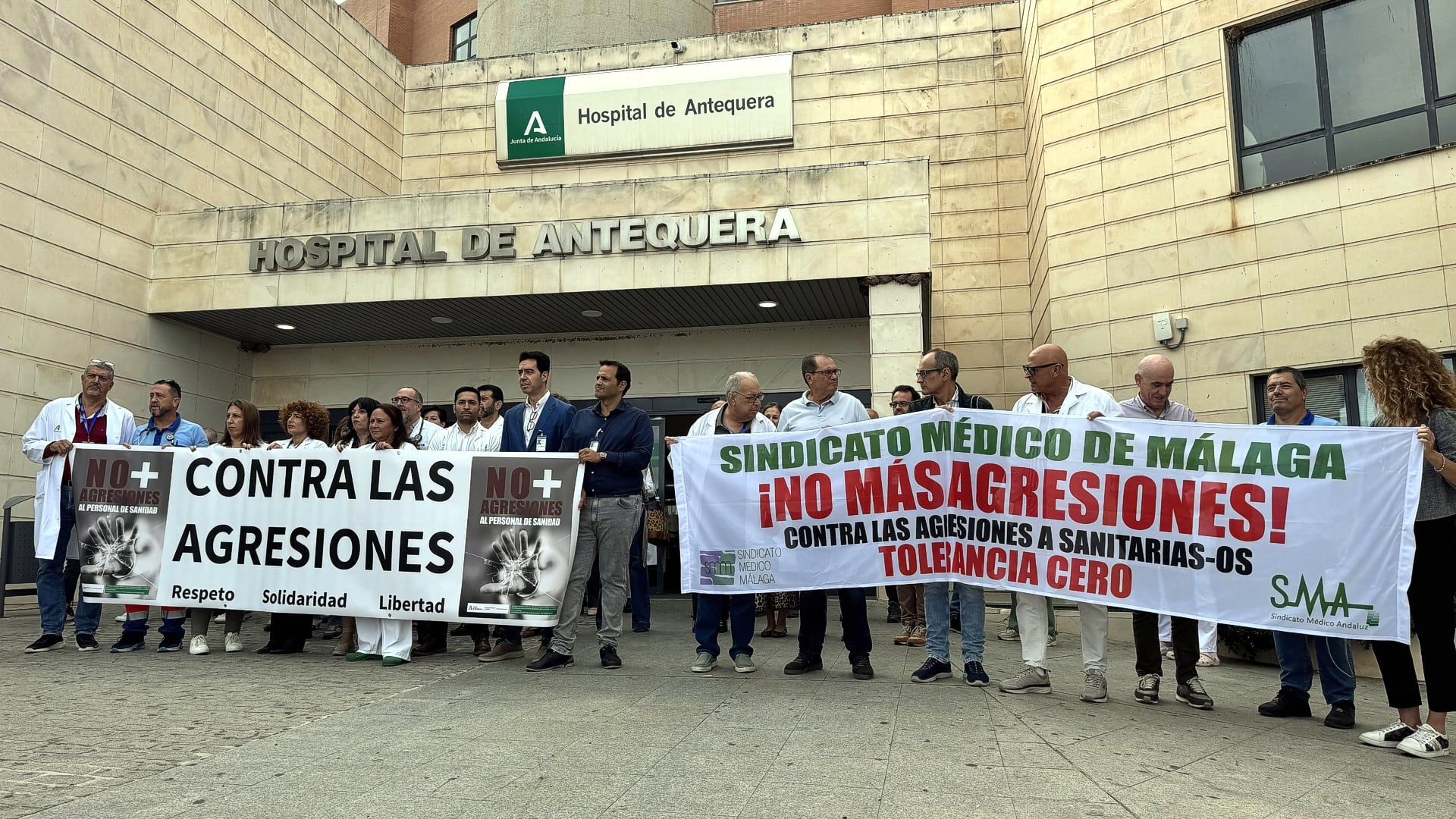 Concentración en el Hospital de Antequera por la última agresión sufrida por personal sanitario