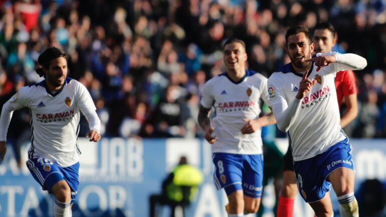 Borja Iglesias celebra el gol que abrió el camino de la victoria