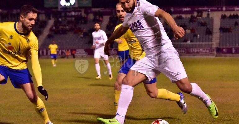 Momento del partido frente al Huétor Tajar.