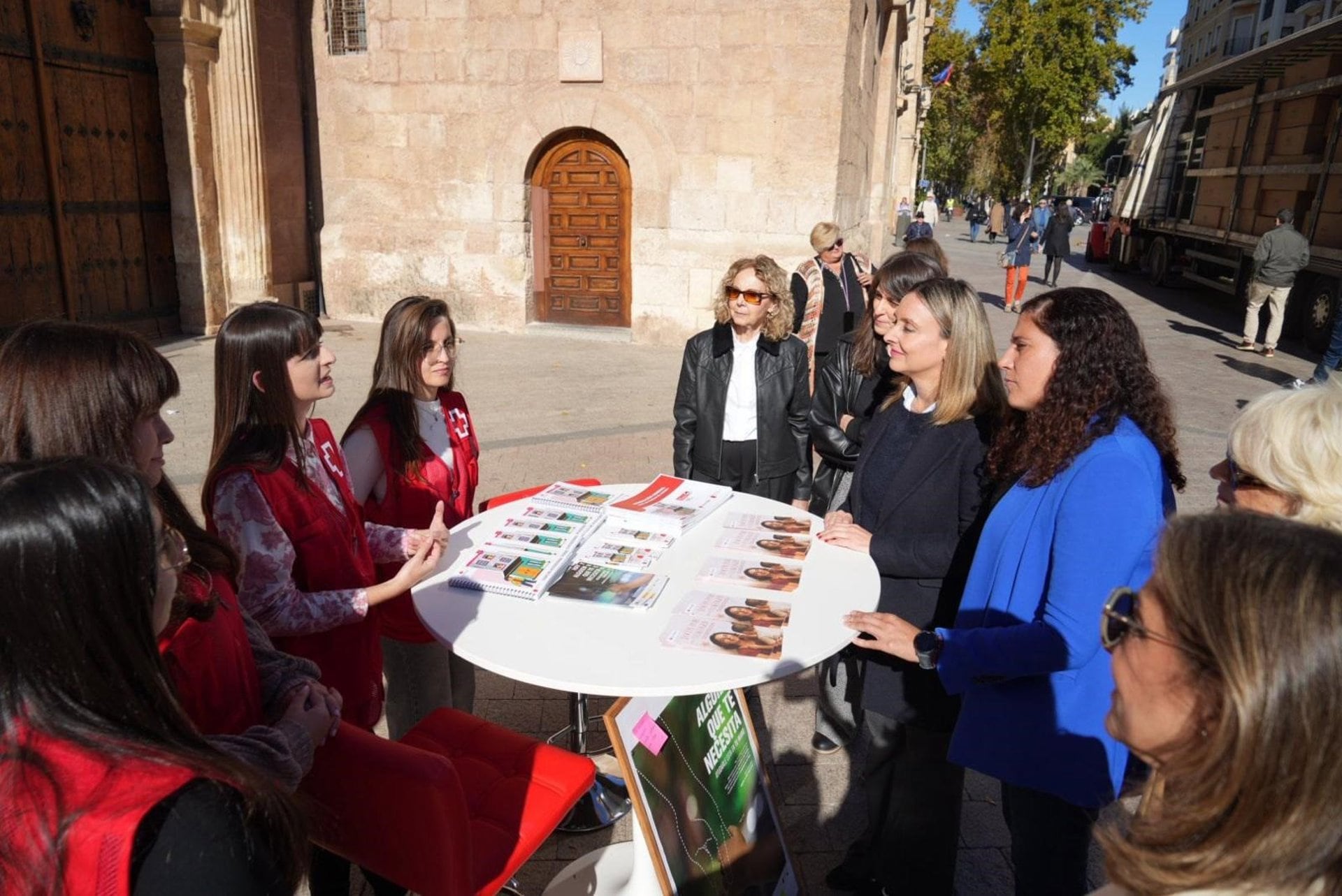 19/12/2025 La consejera de Política Social, Familia e Igualdad, Conchita Ruiz, la presidenta de Cruz Roja en la Región, María Teresa Sánchez Elduayen, y la concejala de Talento Joven y Espacio Públicos, Sofía López-Briones, en 'Locos por acoger' en Murcia
ESPAÑA EUROPA MURCIA SOCIEDAD
CRUZ ROJA