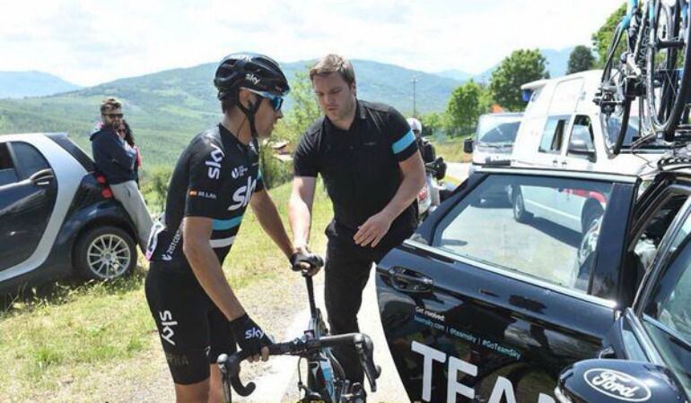 Mikel Landa en el momento del abandono de la etapa de Sestola.