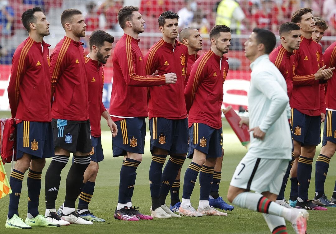 Los jugadores de la Roja, antes del partido contra Portugal. 