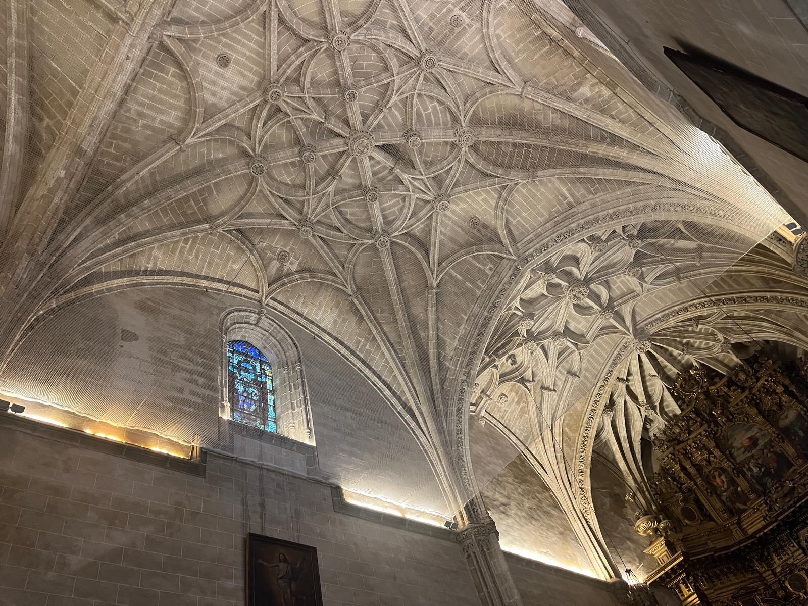 Ya ha finalizado la colocación de la malla en el interior de San Marcos