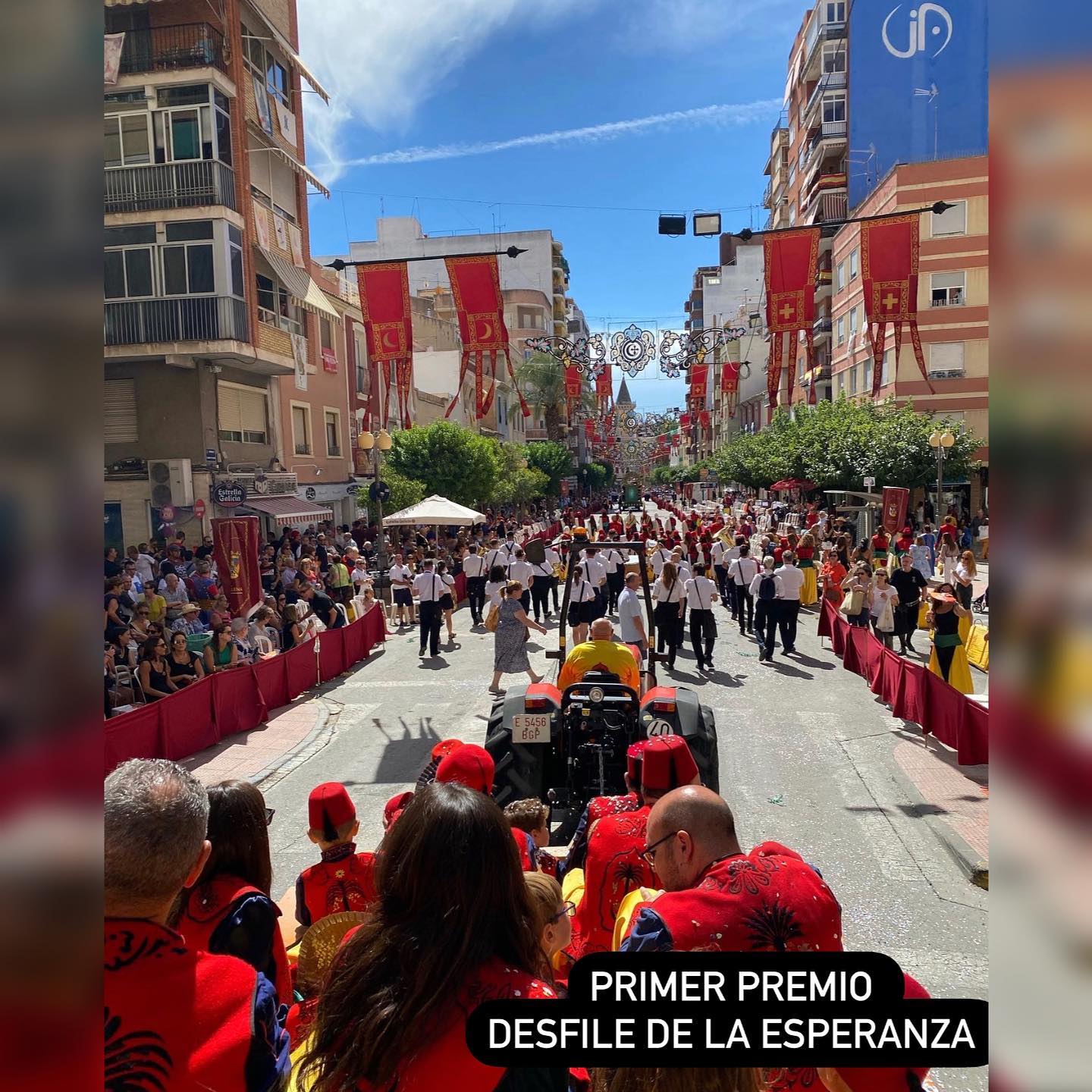 Moros Nuevos, mejor comparsa en el desfile de la Esperanza