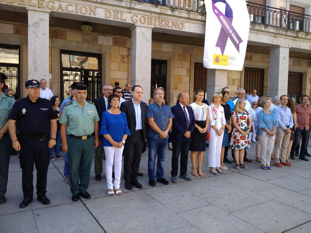 Minuto de silencio por el último crimen machista