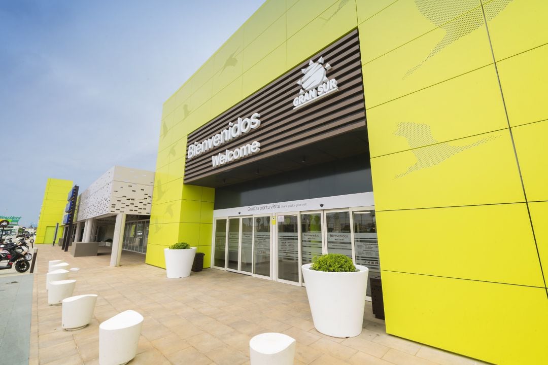 Entrada principal al Centro Comercial 'Gran Sur', en La Línea.