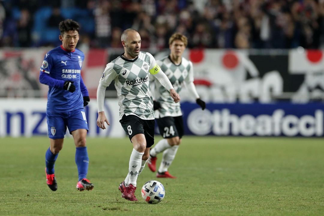 Iniesta, durante un partido del Vissel Kobe y el Suwon Samsung. 