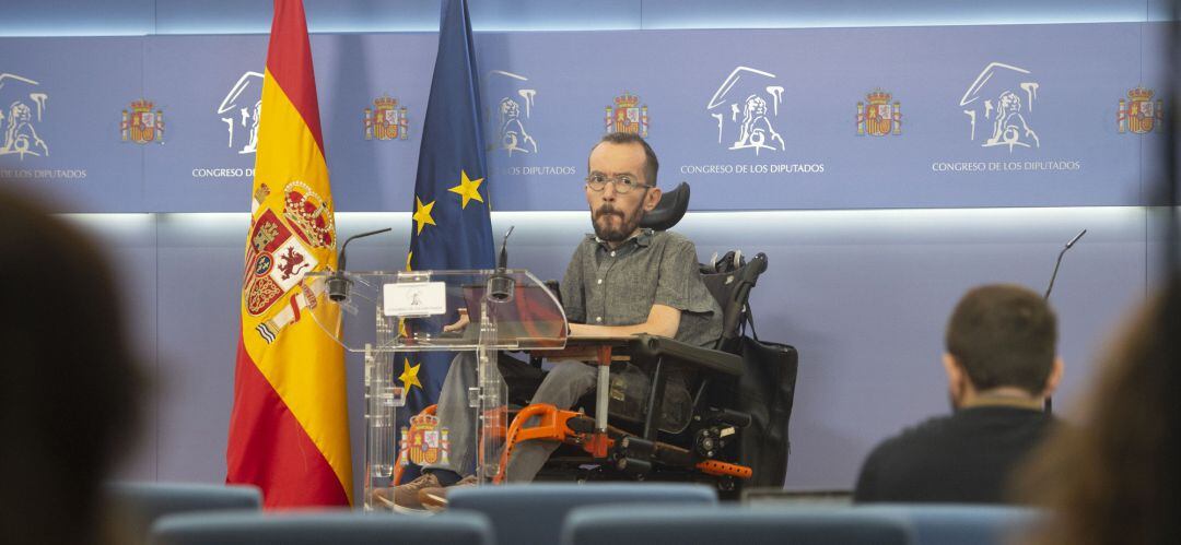 El portavoz de Unidas Podemos en el Congreso, Pablo Echenique, interviene en rueda de prensa