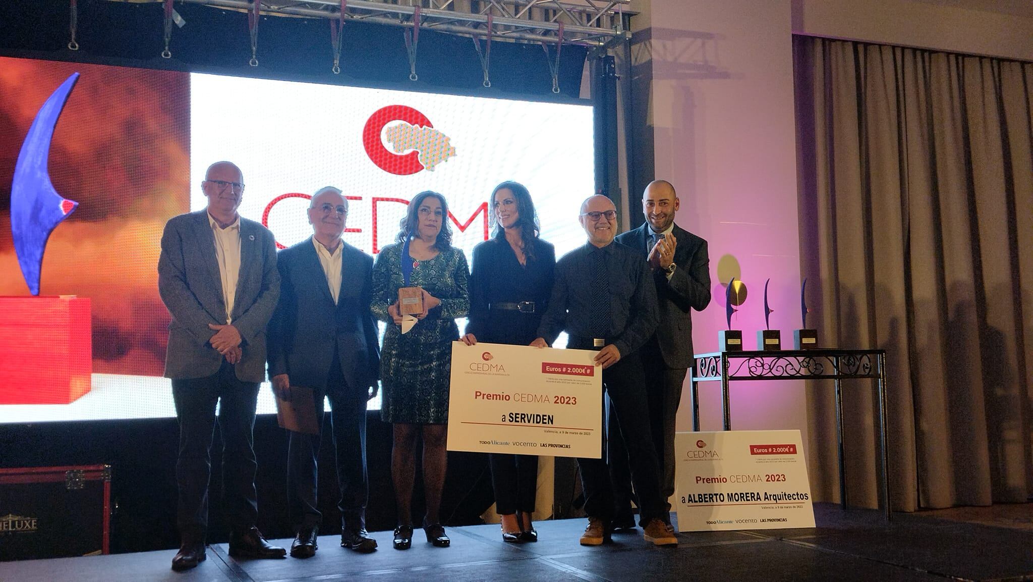 Serviden recogiendo su premio a la Trayectoria Empresarial en Turismo.