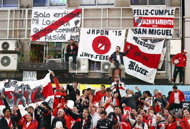 Aficionados de River, en Osaka