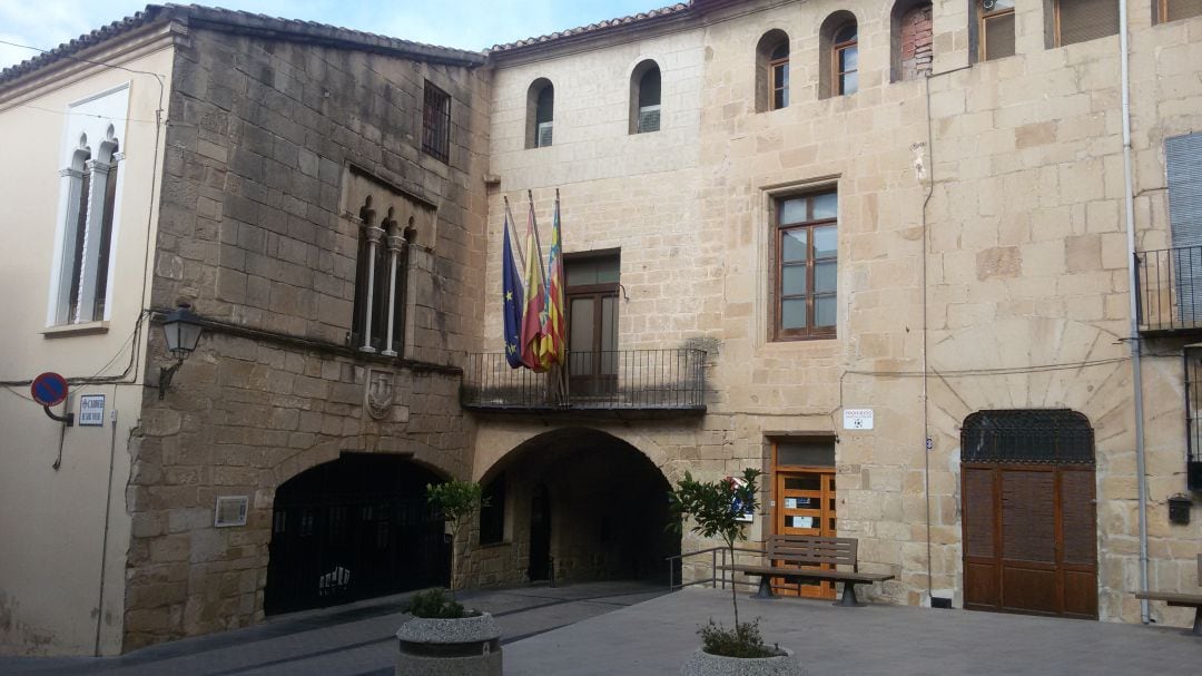 Imagen del edificio consistorial de Cabanes, localidad donde ha ocurrido el suceso