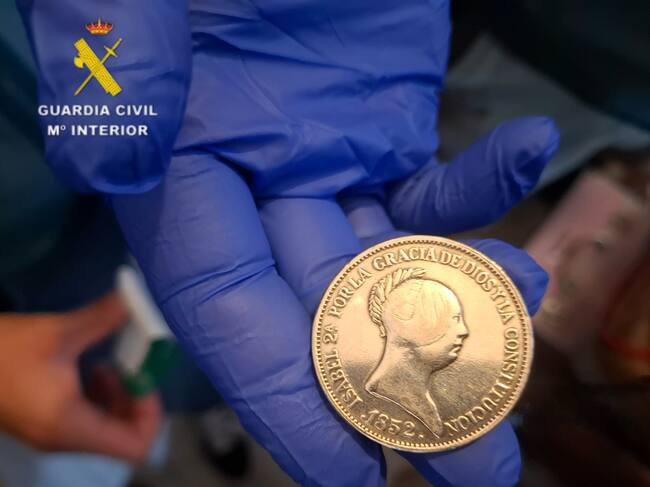 Moneda histórica recuperada en la operación "Cerone"