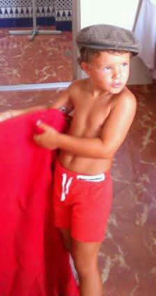 Lucas Pérez con 5 años jugando a ser torero