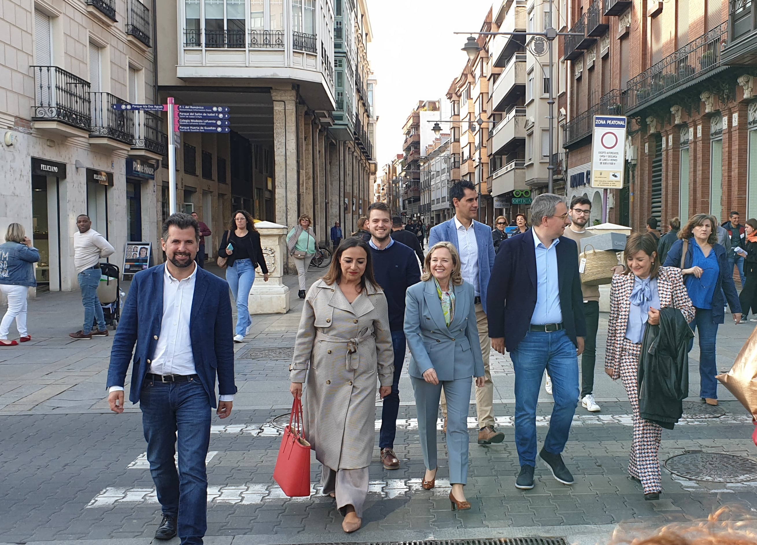 La vicepresidenta primera del Gobierno, Nadia Calviño, ha visitado Palencia para apoyar a la candidata socialista a la alcaldía, Miriam Andrés