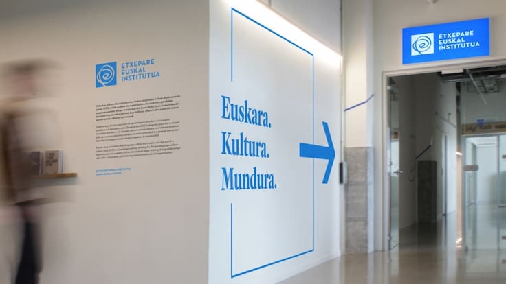 Monika Madinabeitia, directora de Promoción del Euskera de Etxepare Euskal Institutoa, en Hoy por Hoy Gipuzkoa