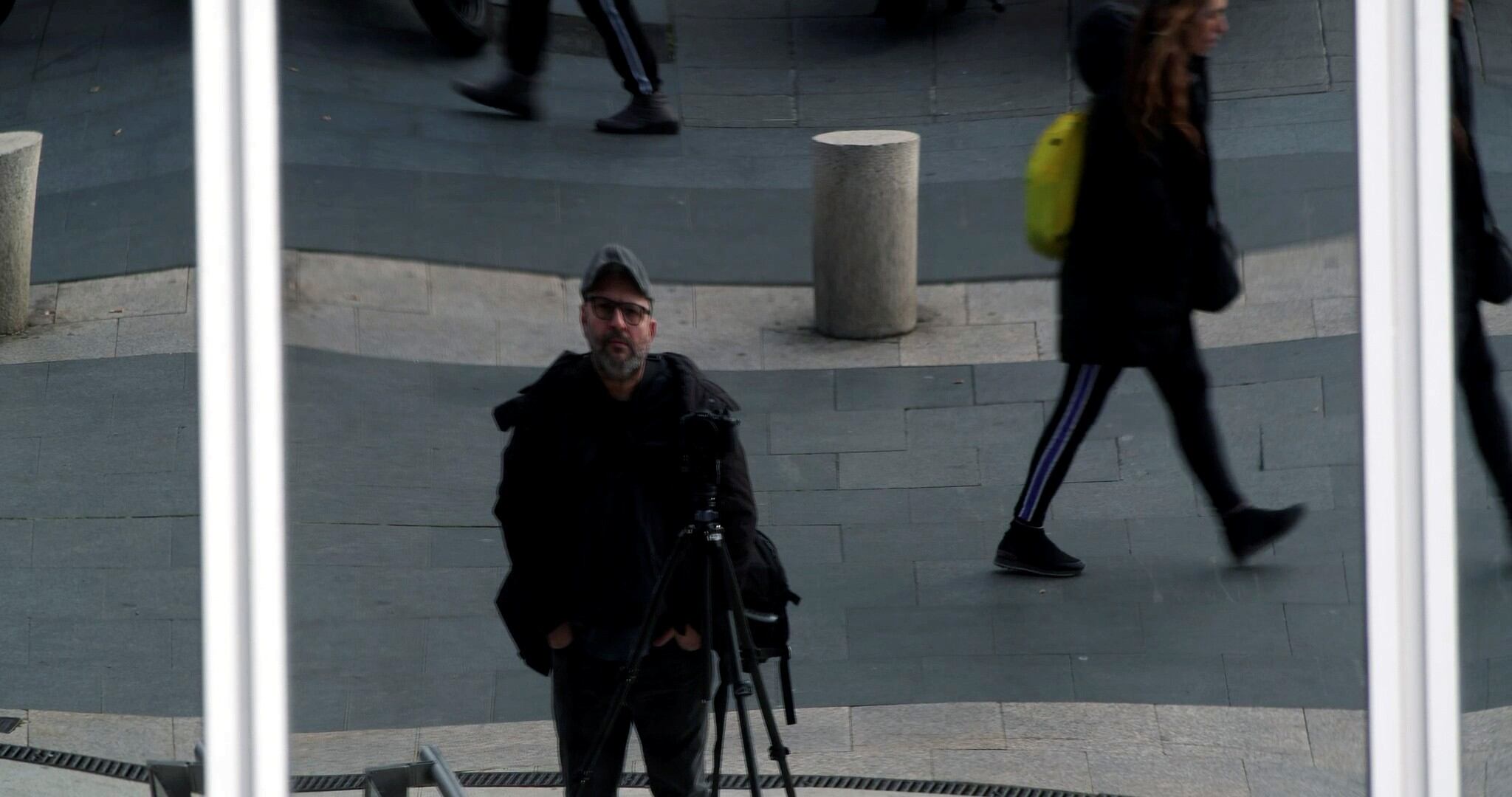 El director y dramaturgo Juan Cavestany durante el rodaje de 'Madrid Ext.' (2025) / CEDIDA
