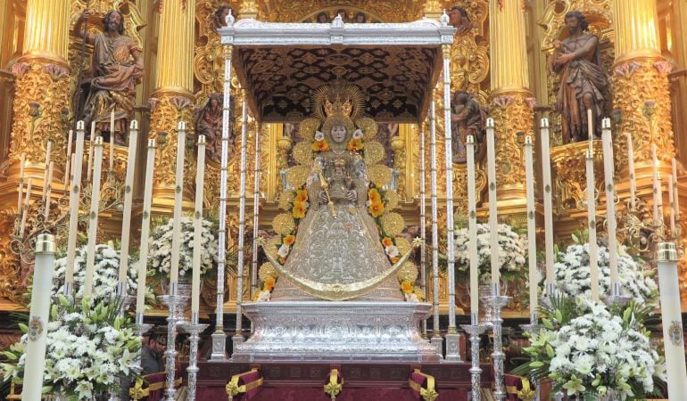 La Virgen del Rocío en su paso de salida, que presenta importantes novedades