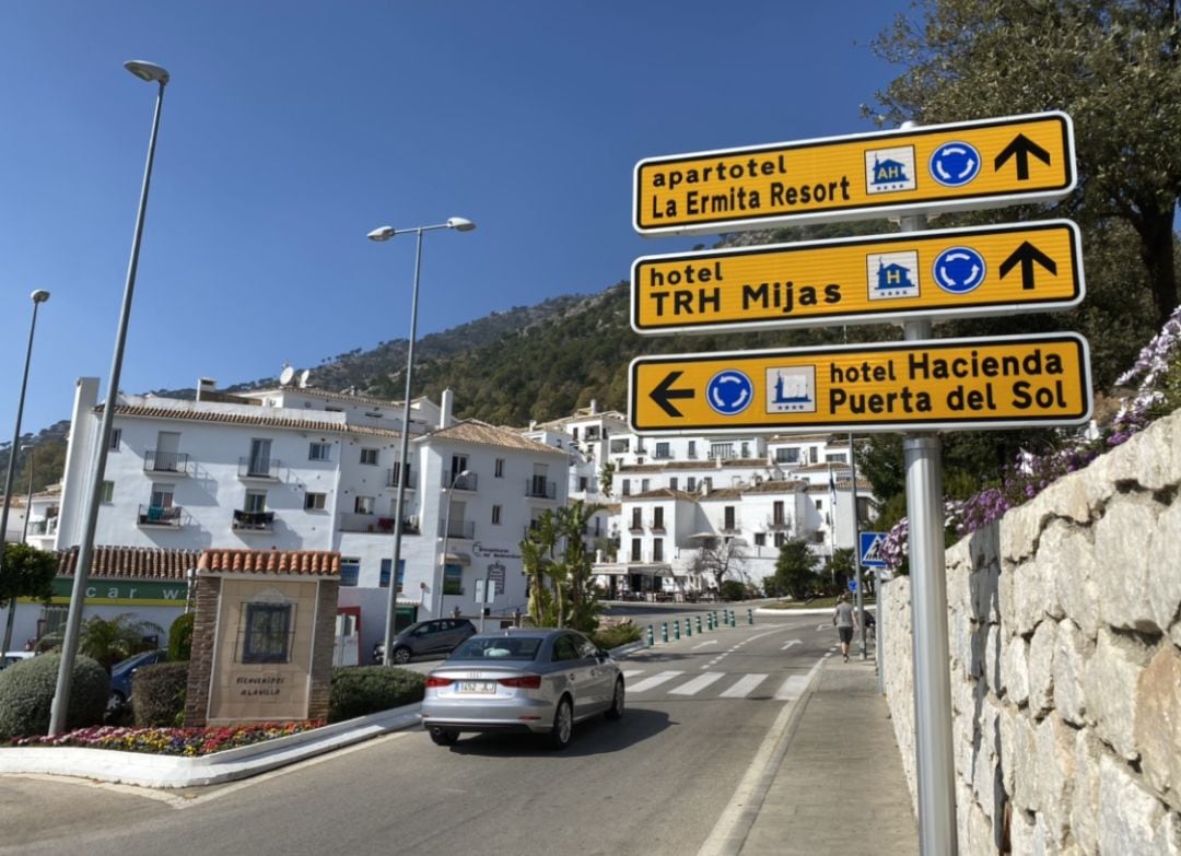 Tres de los alojamientos turísticos de la Costa del Sol