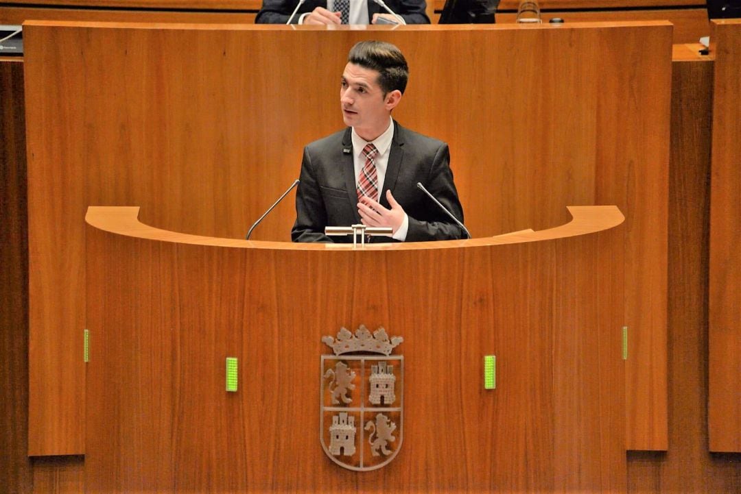 El procurador Sergio Iglesias durante una intervención en las Cortes Regionales