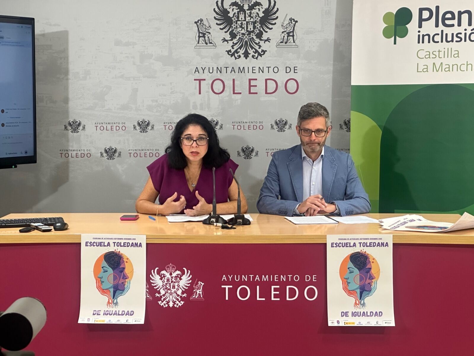 La concejala de Asuntos Sociales de Toledo, Marisol Illescas, junto al director gerente de Plena Inclusión CLM, Daniel Collado, durante la presentación de la programación de la Escuela Toledana de Igualdad