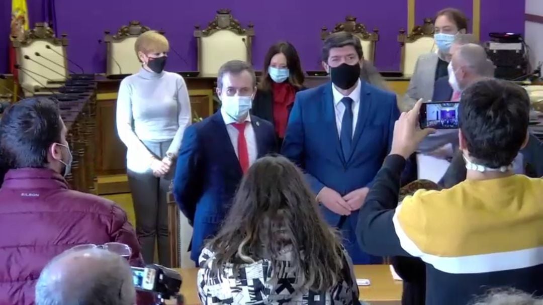 El alcalde Julio Millán y el vicepresidente de la Junta Juan Marín han firmado el acuerdo