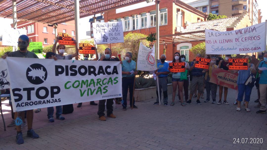 Concentración en la Plaza de los Juzgados de Palencia