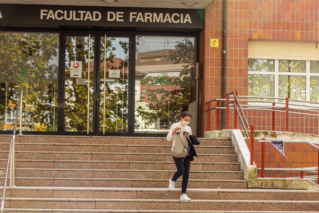 Ese acuerdo fue adoptado en el último Consejo de Gobierno antes del verano y figura en el protocolo que regula el cambio de nombre cuando este no coincida con el legal del que se ha dotado la institución académica