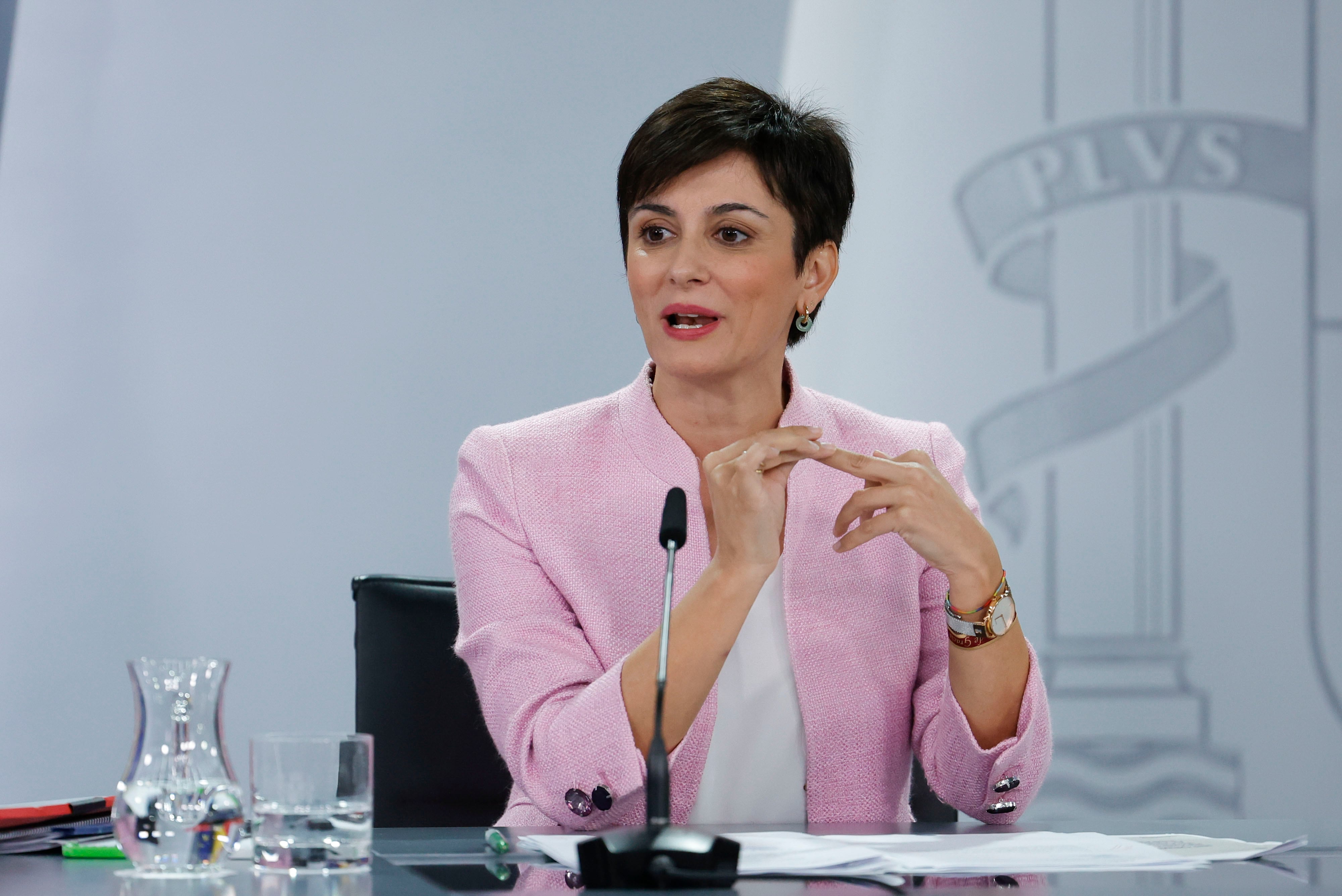 MADRID, 15/10/2024.- La ministra de Vivienda, Isabel Rodríguez en rueda de prensa tras la reunión del Consejo de Ministros, este martes en el Palacio de la Moncloa, en Madrid. EFE/ Zipi Aragon
