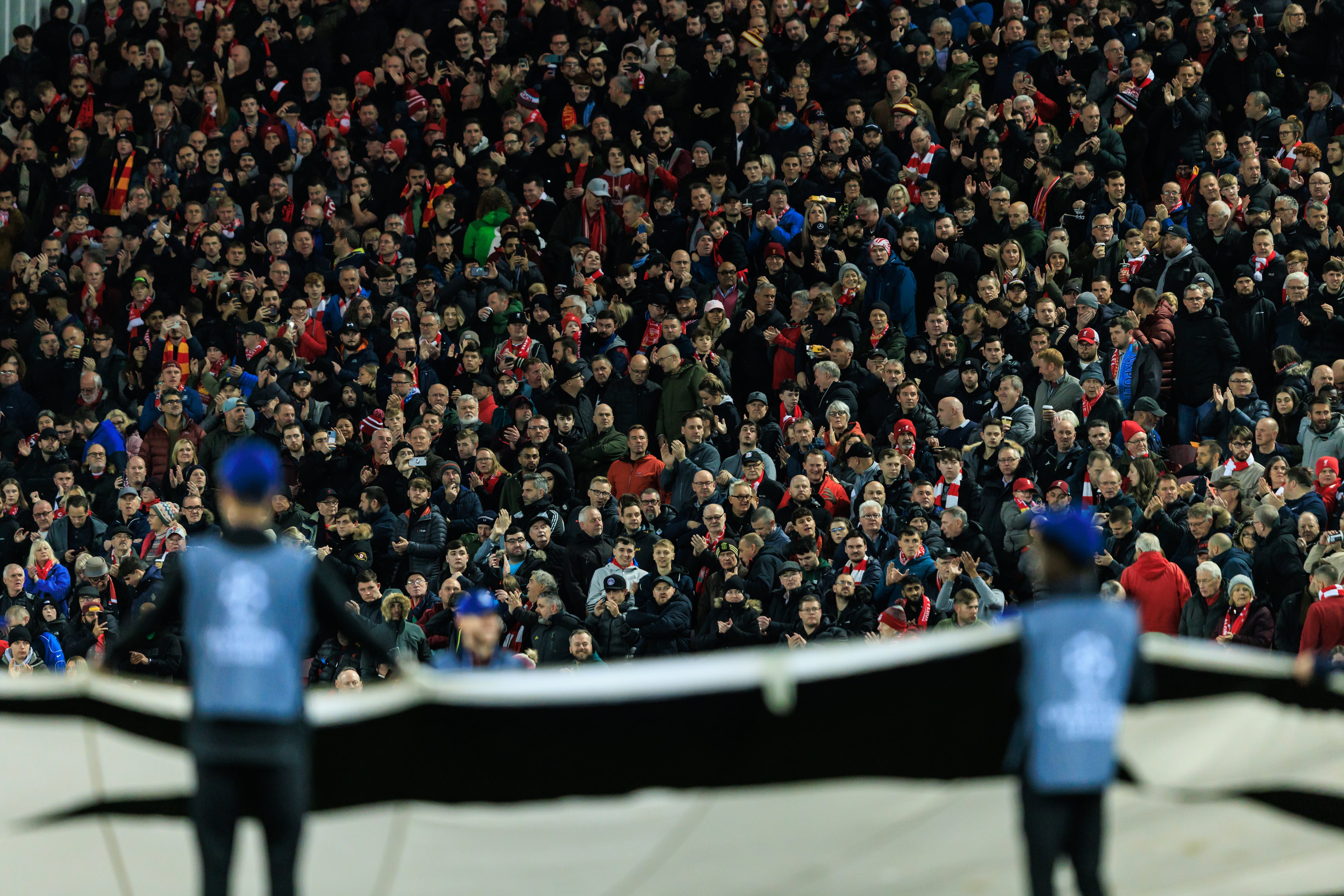 Afición del Liverpool en Anfield.