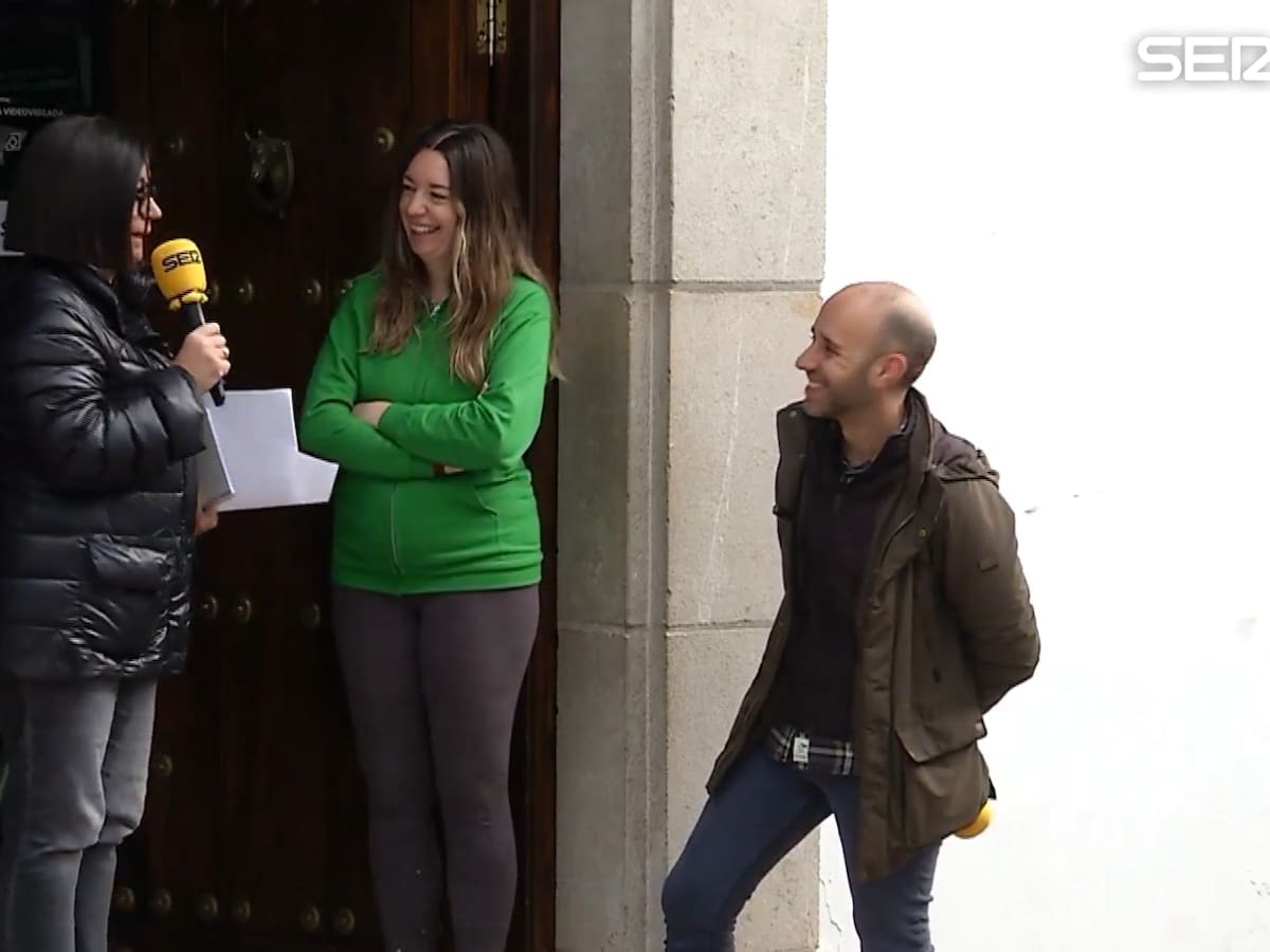 "Esto es lo que pasa en los pueblos": una vecina de Grazalema confunde a Àngels Barceló con la perito del seguro