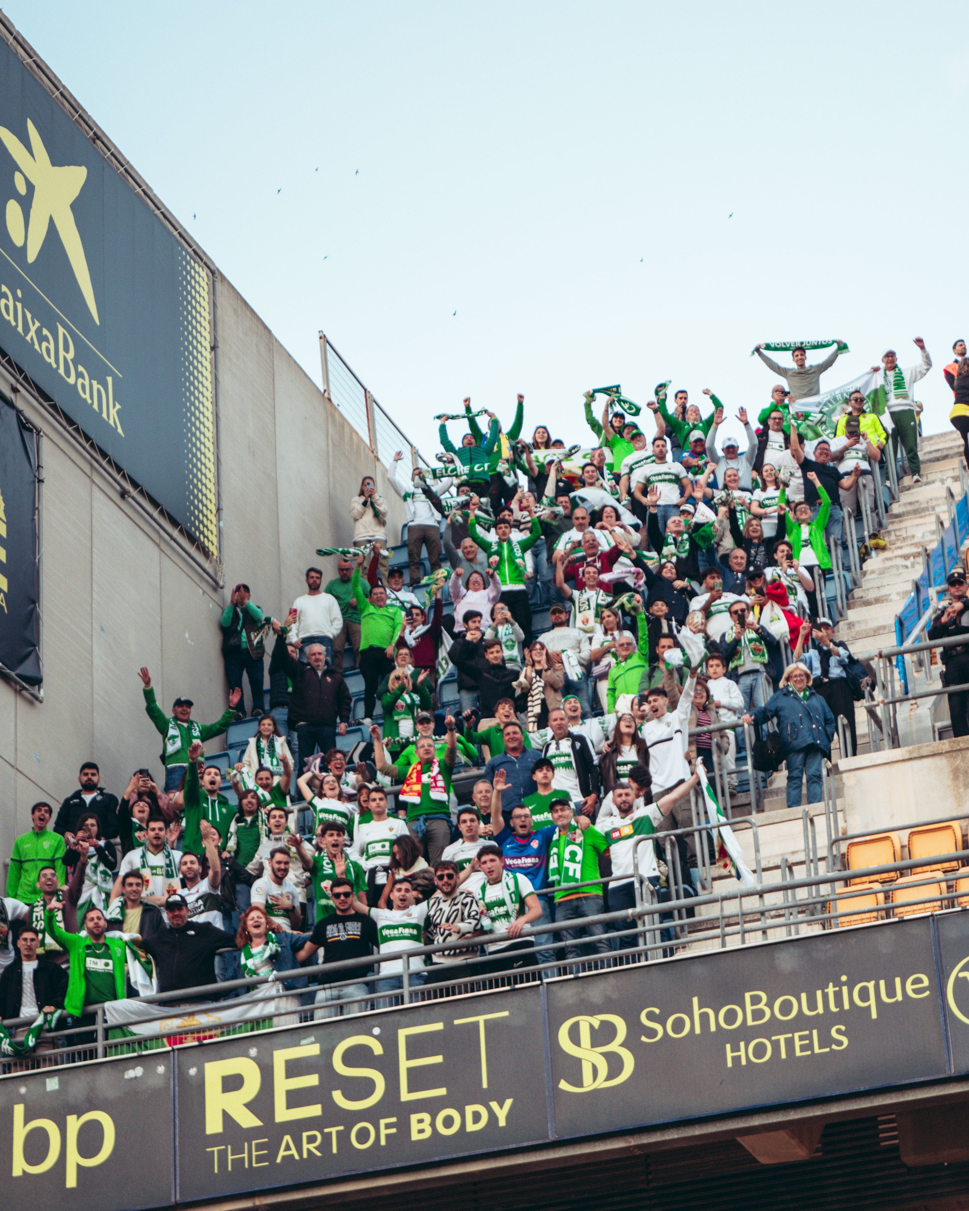 Aficionados del Elche CF en el Nuevo Mirandilla de Cádiz